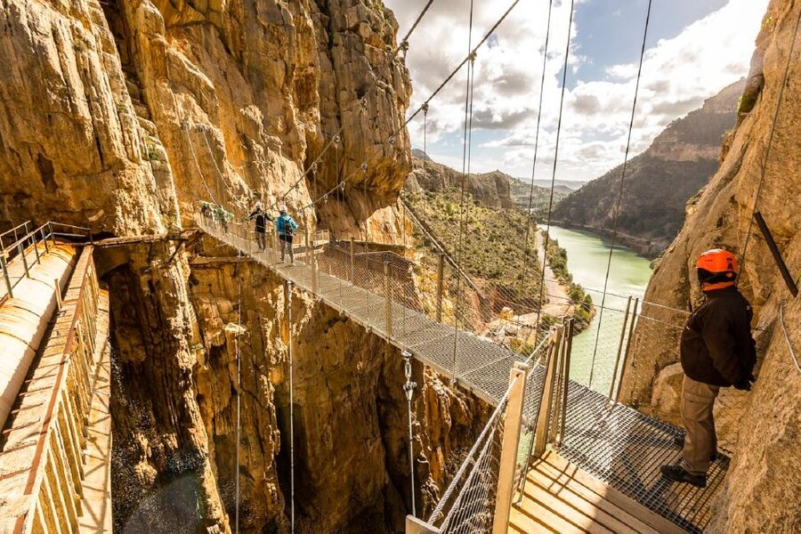 From Costa del Sol & Malaga: Caminito del Rey Guided Tour - Arriving at the dam and trail entrance