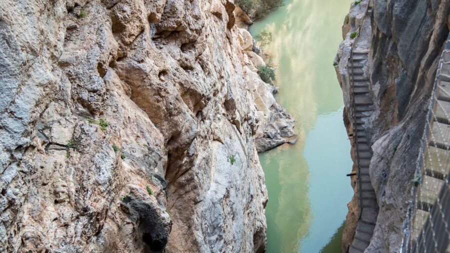 From Fuengirola: Caminito del Rey Guided Day Trip - What to wear and what to carry