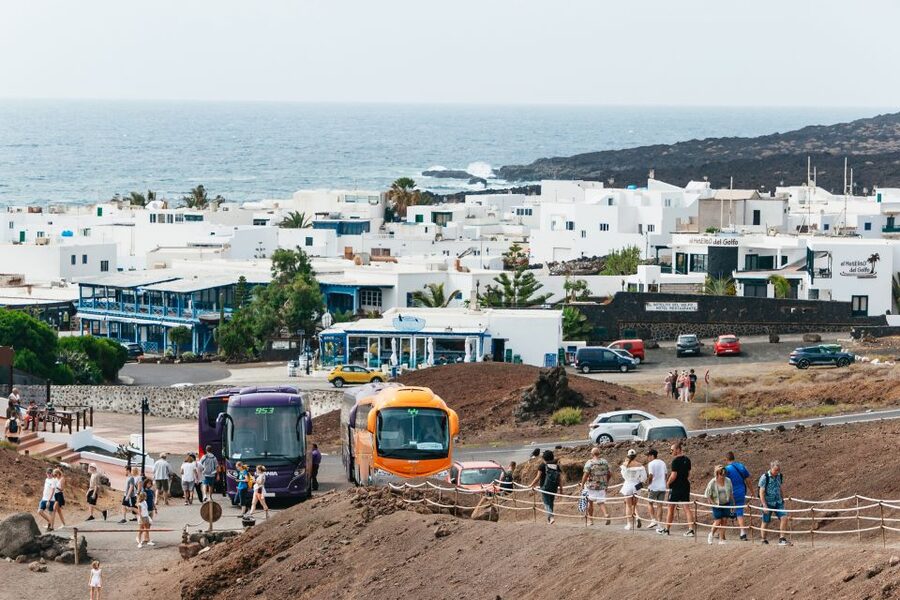 From Fuerteventura: Lanzarote Trip with Wine Tasting & Lunch - The return across Lanzarote’s lava coast