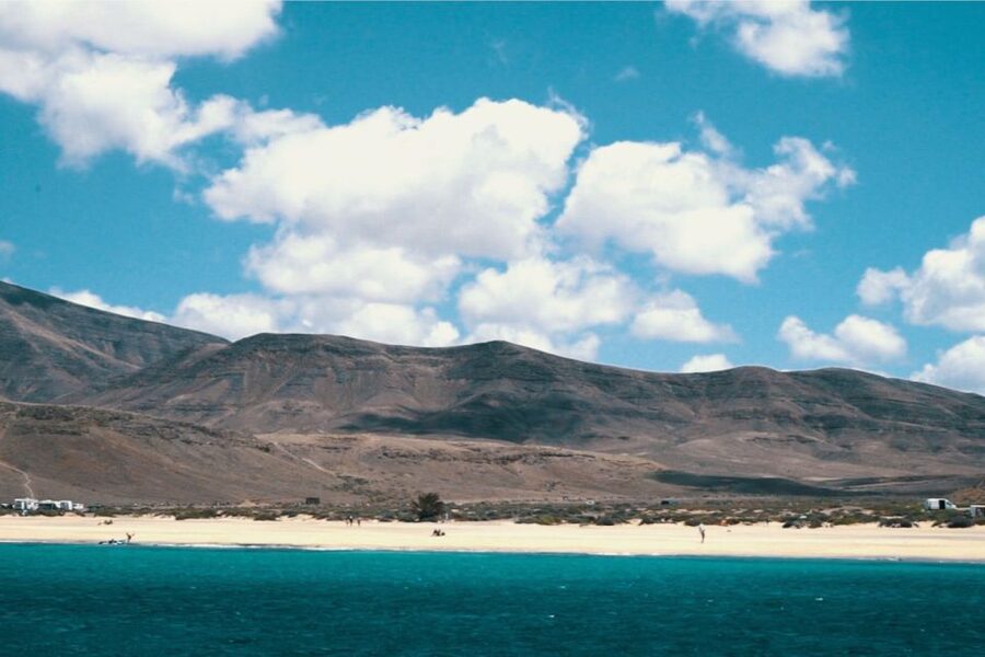 From Fuerteventura: Lanzarote Volcano and Wine Region Tour - Key points at a glance