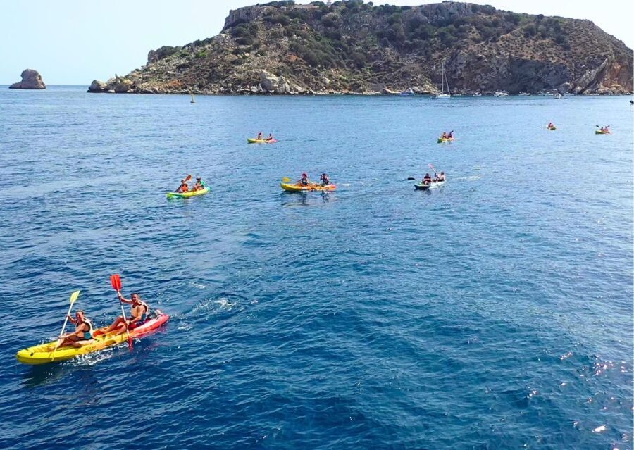 From L'Estartit: Sea Kayaking Tour to the Medes Islands - Who should book this outing?
