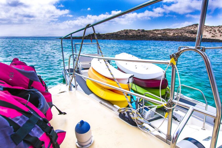 From Lanzarote: Sailing Day Trip Around La Graciosa - Boarding The Catamaran Near La Graciosa