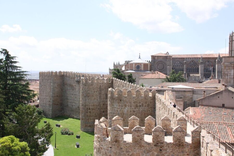 From Madrid: Avila and Segovia Full-Day Tour - Segovia’s aqueduct and old-town route
