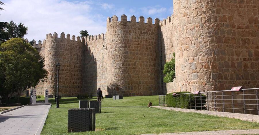 From Madrid: Avila and Segovia Full-Day Tour - Ávila: walls, saints, and a short pause