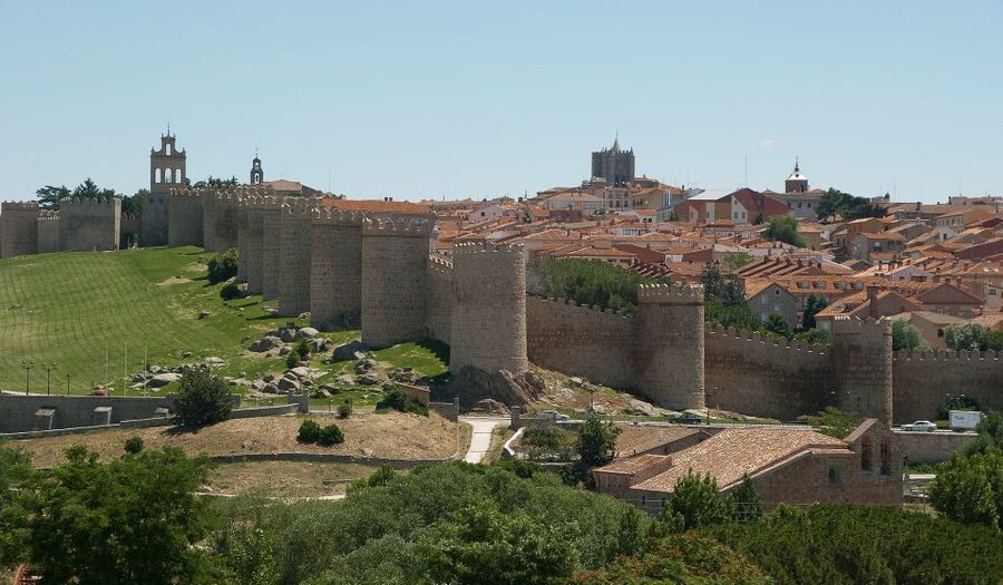 From Madrid: Ávila and Segovia Guided Day Trip - Transport, comfort, and the 11-hour commitment
