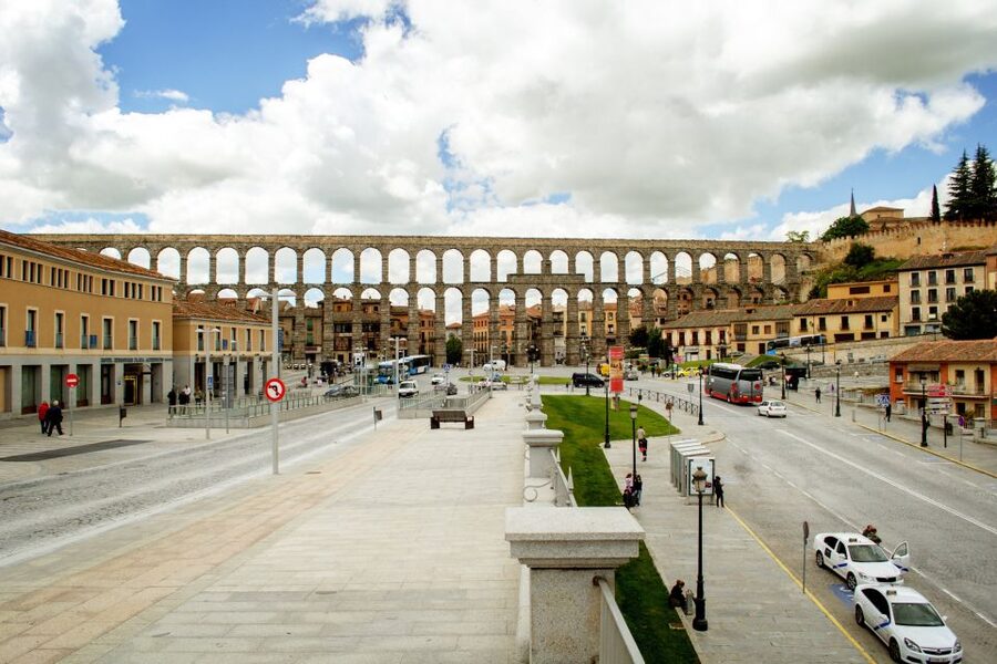 From Madrid: Avila & Segovia Day Tour with Monument Tickets - Should you add the Segovian lunch?