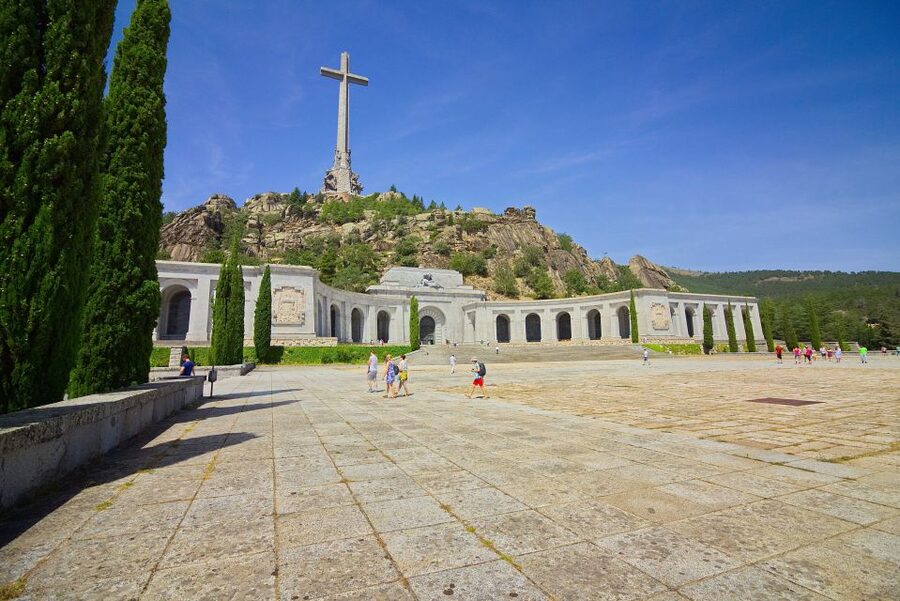 From Madrid: El Escorial and Valley's Basilica Half Day Tour - Why a guide matters inside El Escorial