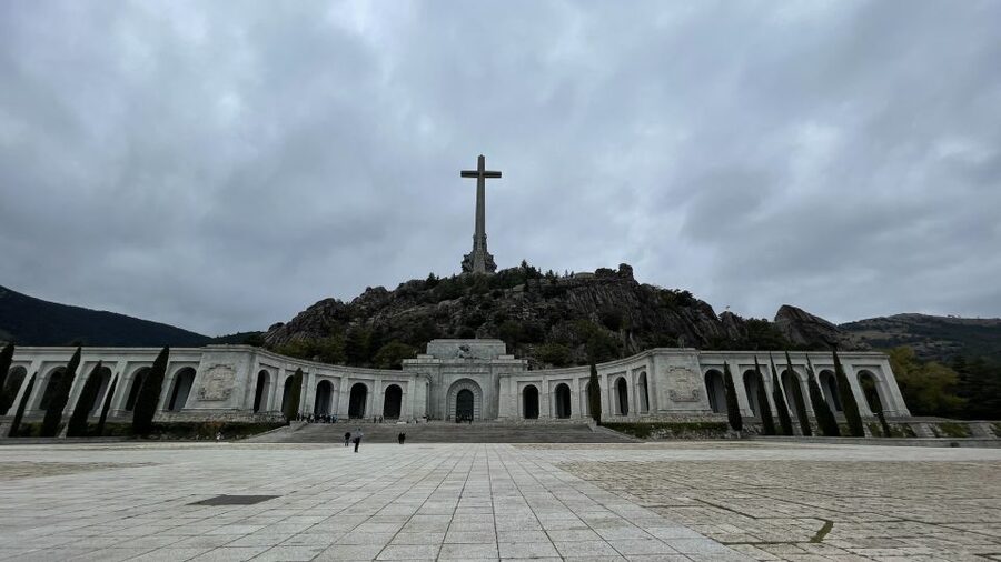 From Madrid: Escorial Monastery and the Valley of the Fallen - What makes El Escorial different from a royal palace