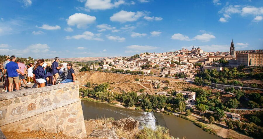 From Madrid: Guided Day Trip to Toledo by Bus - Free time for food, shops, and independent wandering