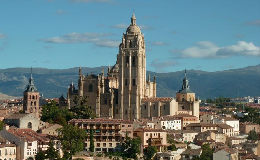 From Madrid: Segovia & Avila Day Trip with Optional Tickets - What the $59 price really includes