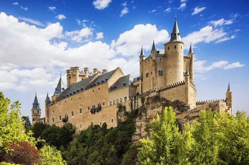 From Madrid: Segovia Guided Afternoon Tour - First sight in Segovia: the Roman Aqueduct
