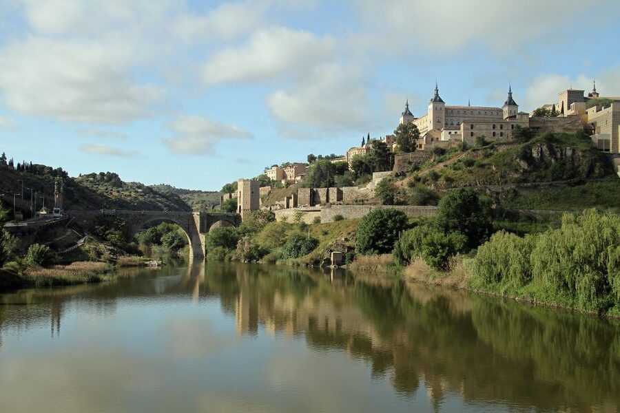 From Madrid: Toledo and Segovia Guided Day Trip - Free time in Toledo and the lunch problem