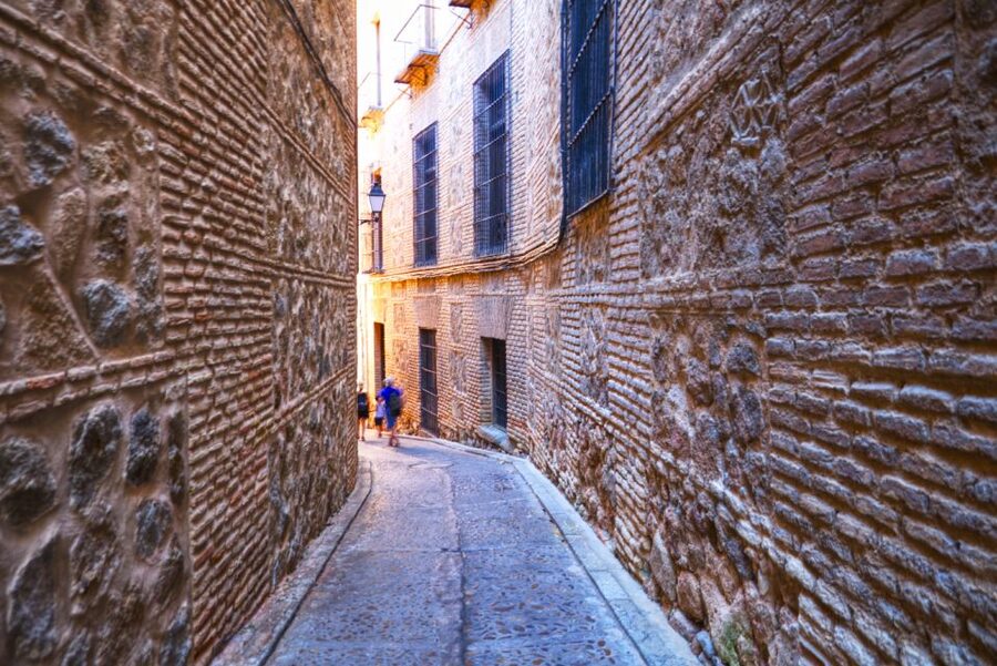 From Madrid: Toledo Guided Day Trip - The one-hour guided walk through Toledo
