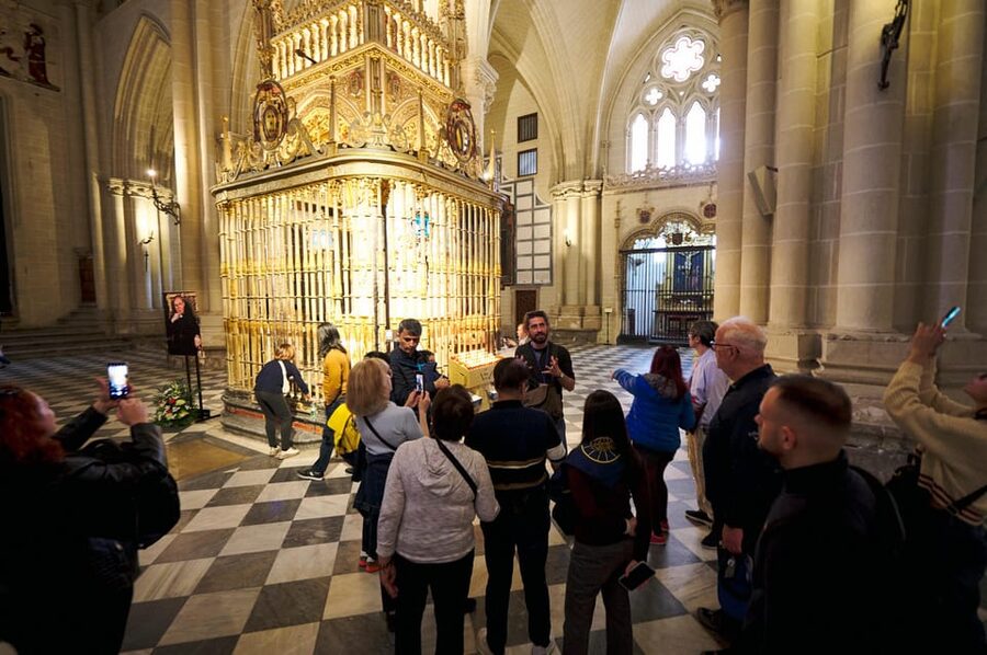 From Madrid: Toledo with 3 Monuments and Optional Cathedral - Santa María La Blanca in the Jewish District