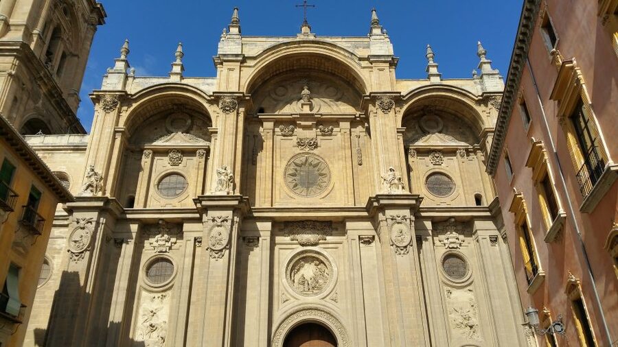 From Malaga and Costa Del Sol: Granada Day Trip - Guides who make the bus ride useful