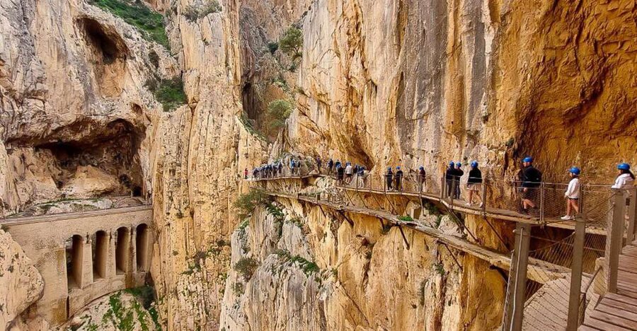 From Málaga: Caminito del Rey Guided Day Trip - The break at El Chorro and the ride home