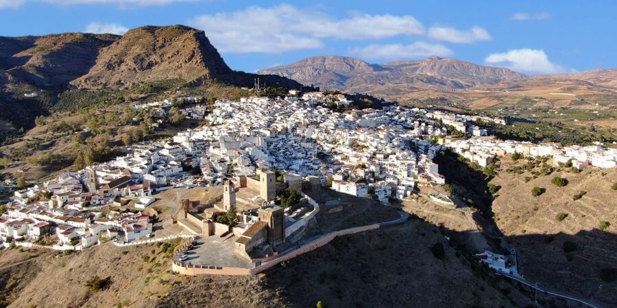 From Malaga: Caminito del Rey/White Village Tour & Tapas - Álora, the white town before the gorge