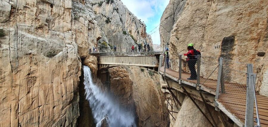 From Malaga: Caminito del Rey/White Village Tour & Tapas - How the full 10.5 hours feel