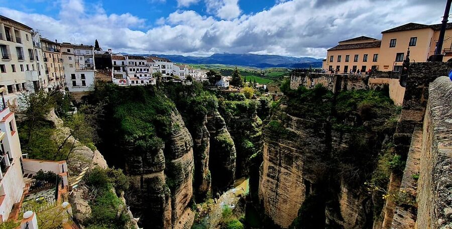 From Malaga: Ronda and Setenil Tour with Scenic Train - The bus ride from Málaga: simple, direct, and important