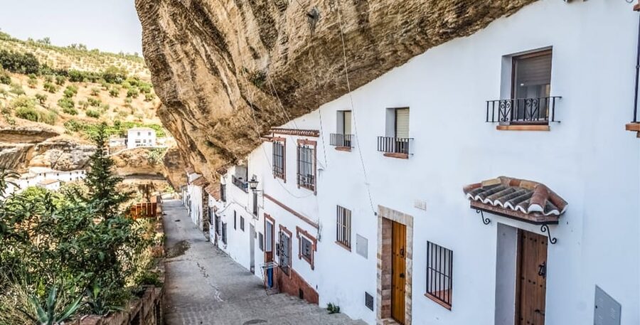 From Malaga: Ronda and Setenil Tour with Scenic Train - Setenil de las Bodegas and its rock-covered streets
