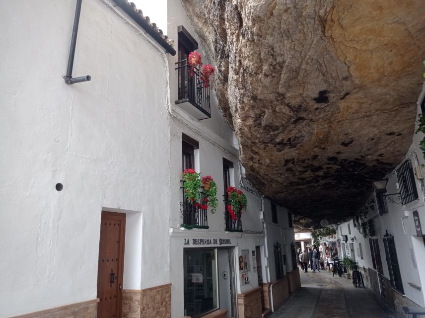 From Málaga: Ronda+Setenil de las Bodegas with Little Train - Ronda above the El Tajo gorge