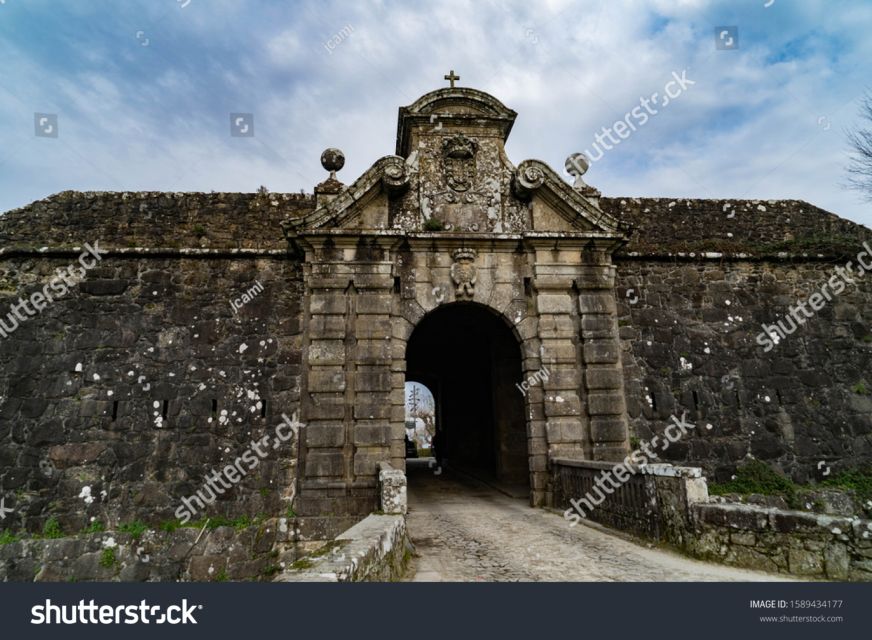 From Porto: Santiago de Compostela Full Day Tour - The long road north from central Porto