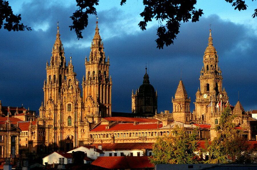 From Porto: Santiago de Compostela Full Day Tour - What to bring for this full day