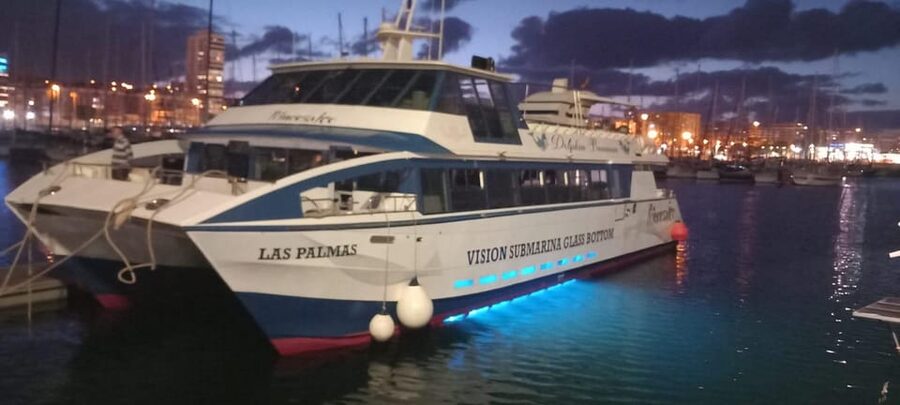 From Puerto Rico: Boat trip along the coast w/ Food & Drinks - What this boat trip really is
