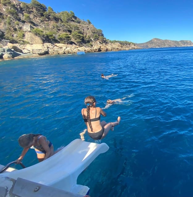 From Roses: Cap Norfeu Boat Cruise & Swimming - Setting out from Roses or Santa Margarita