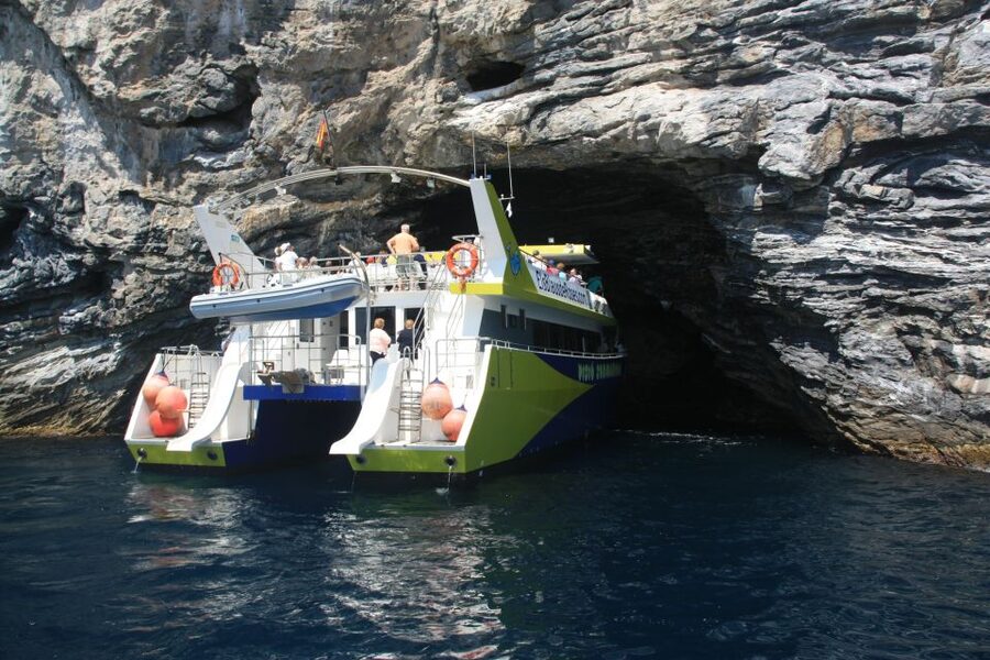 From Roses: Cap Norfeu Boat Cruise & Swimming - Comfort, access, and who should book