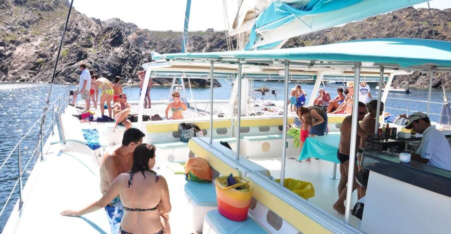 From Roses: Catamaran Cruise Cap Norfeu - Cadaqués - Seeing Cadaqués from the water