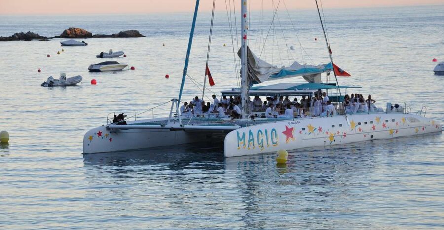 From Roses: Sunset Catamaran Cruise - A drink, music, and the evening mood