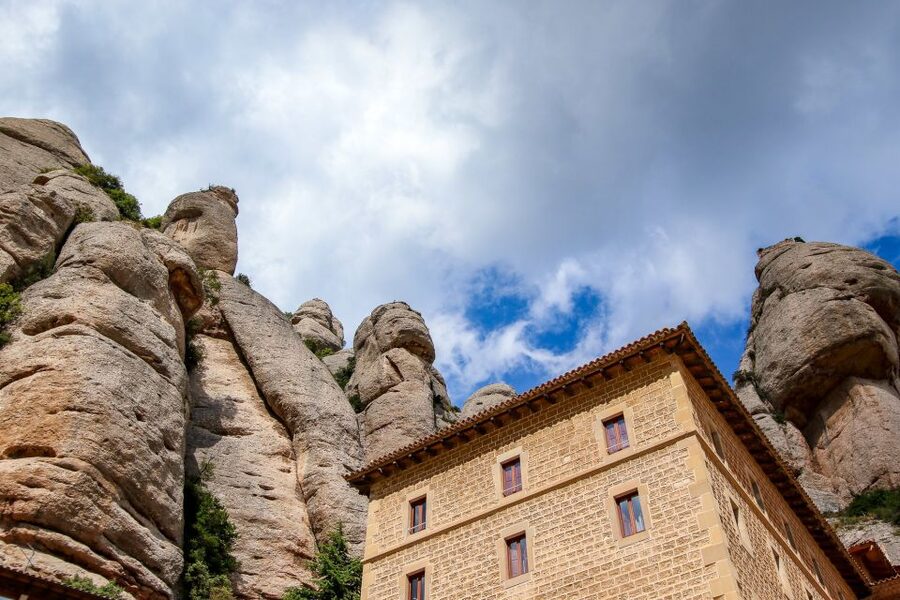 From Salou: Montserrat Monastery and Colonia Güell - Mountain views, weather, and free time