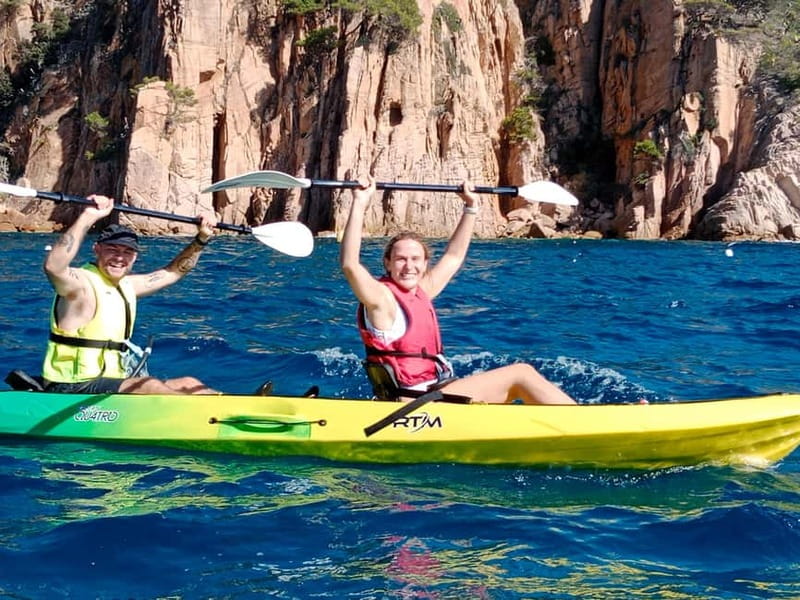 From Sant Feliu de Guíxols: Kayak and Snorkel in Costa Brava - The first paddle: simple instruction and stable boats