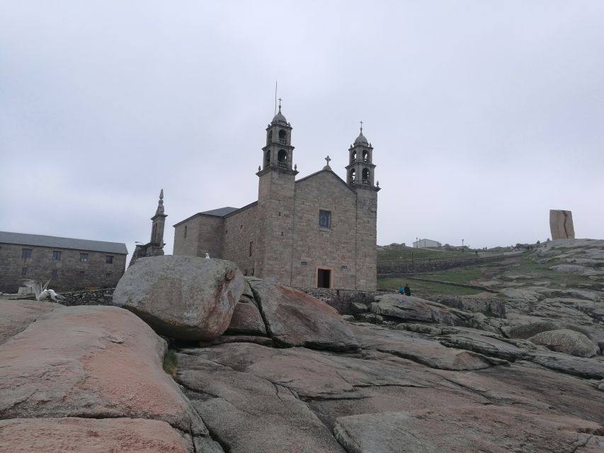 From Santiago: Finisterre, Muxia & Costa da Morte Excursion - Fisterra gives you time for lunch
