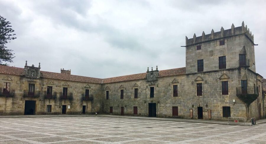 From Santiago: Tour to Rias Baixas with Boat Trip and Winery - Albariño country and three wine tastings