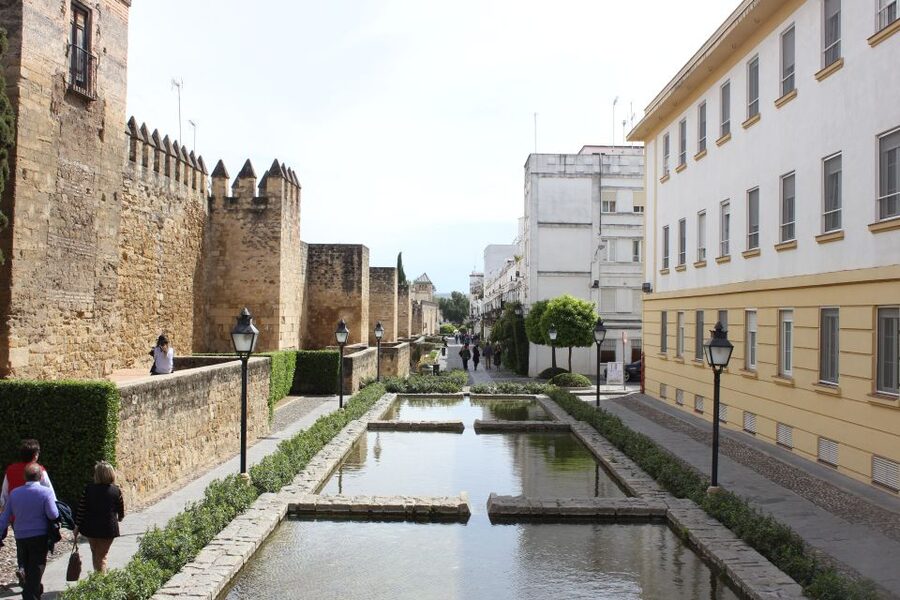 From Seville: Cordoba Full-Day Tour with Tickets Included - Walking through the Judería
