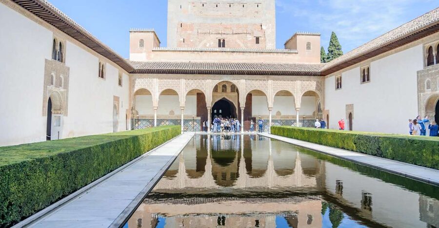 From Seville: Granada Day Trip Alhambra and Albaycin - Key points before you book