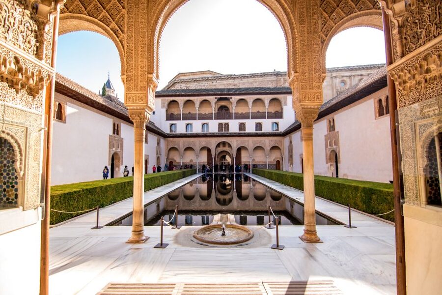 From Seville: Granada Day Trip with Alhambra and Albaicín - Walking through the Albaicín in 45 minutes