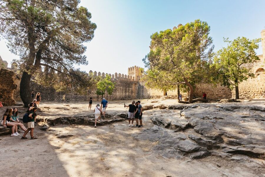 From Seville: Pueblos Blancos and Ronda Full-Day Trip - Guides, Languages, and Group Feel