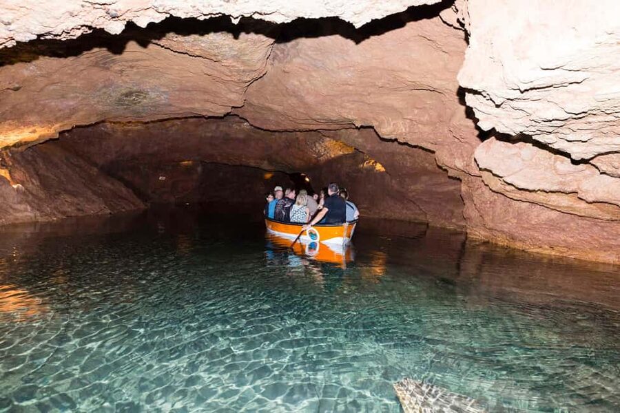 From Valencia: Caves of San José Guided Tour & Boat Ride - The guides and the group experience