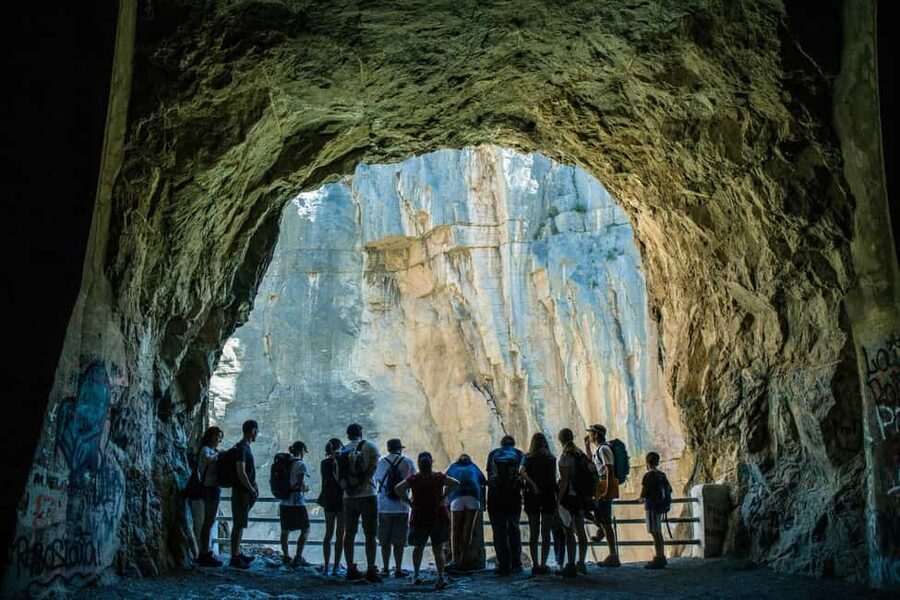 From Valencia: Montanejos Guided Hike with Natural Pools - Weather, seasons, and what to pack