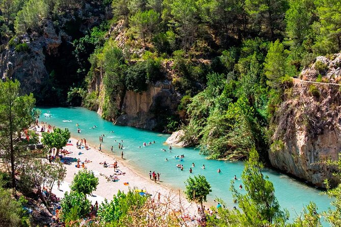 From Valencia: Montanejos Thermal Spring & Girlfriend Waterfall - The short walk and mountain scenery