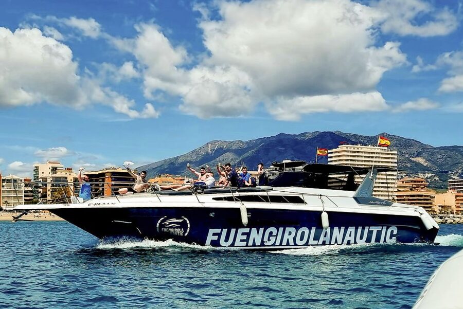 Fuengirola: Dolphin Watching by Yacht with Snacks and Drinks - Weather, sea conditions, and the best way to prepare
