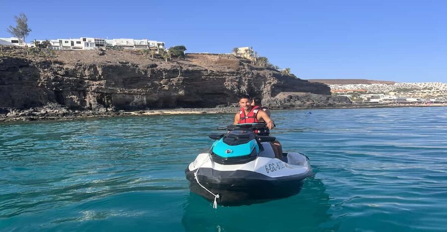 Fuerteventura : 30 minute JetSki Rental without licence - No boating licence, but there are age rules