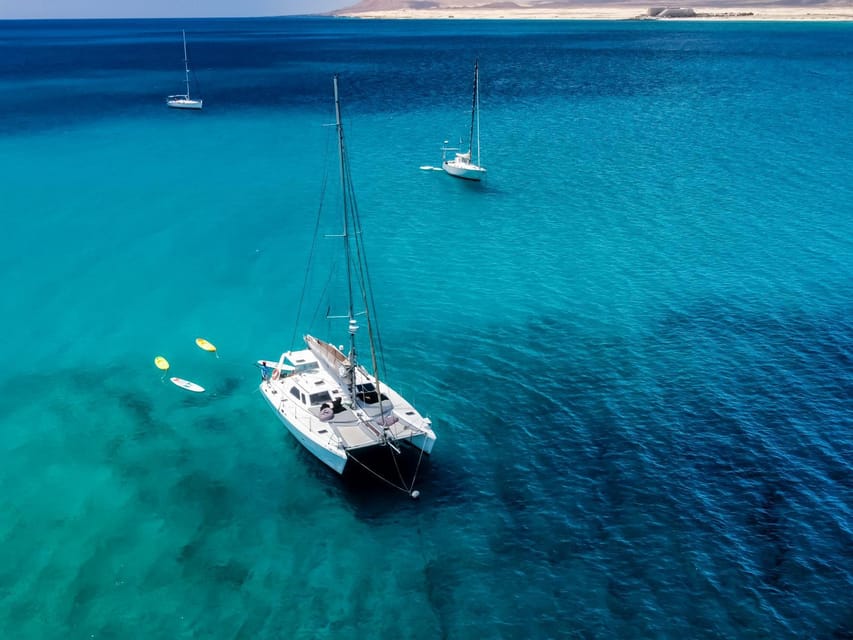 Fuerteventura : Catamaran excursion to Lobos Island - La Concha beach is the active heart of the trip