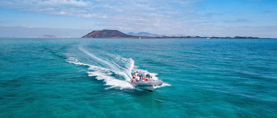 Fuerteventura: Lobos Island Round-Trip Speedboat Ticket - Arriving at the Lobos dock