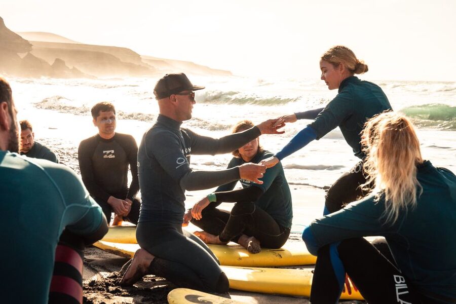 Fuerteventura: Surfing Lesson in the south of Fuerteventura - Boards, wetsuits, and group size