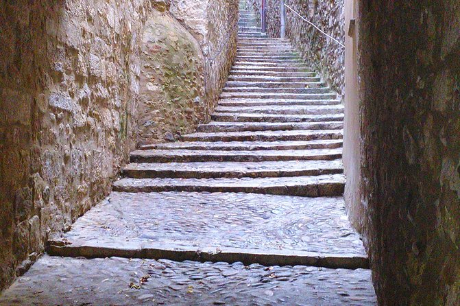 Game Of Thrones Walking Tour in Girona - Plaça dels Jurats and Sant Pere de Galligants