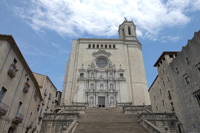 Girona and Dali Museum Full Day tour from Barcelona - Entering the Dalí Theatre-Museum